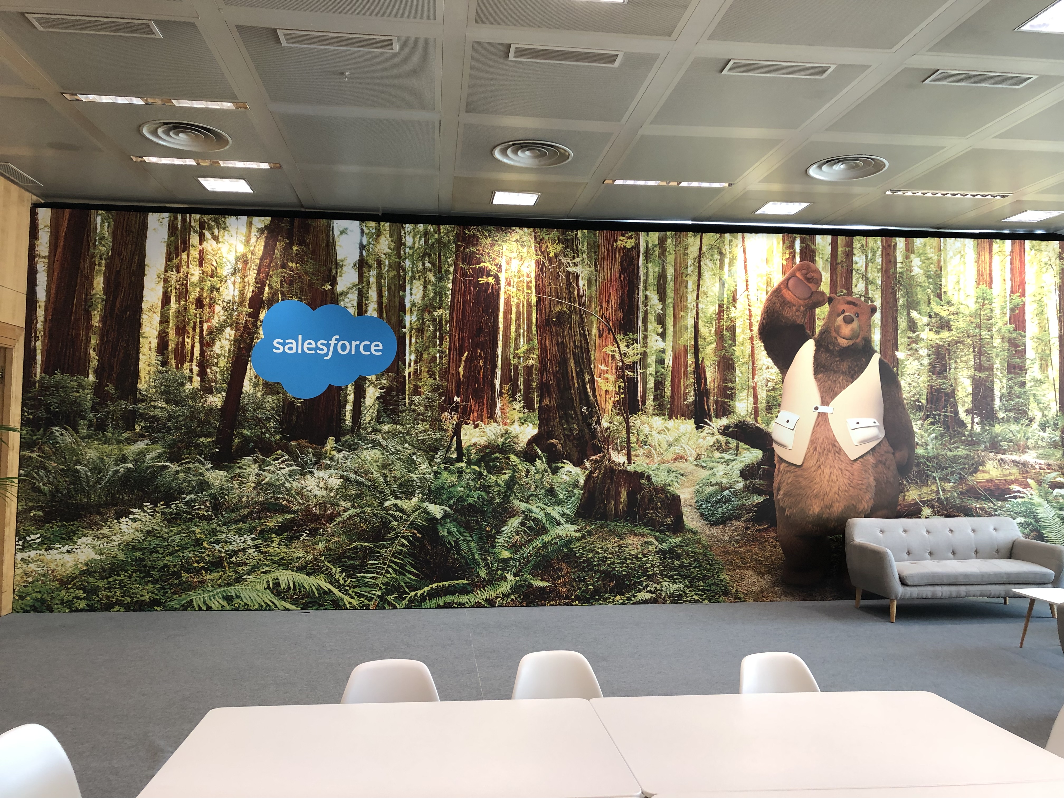 Decoración de interior para las oficinas de Salesforce