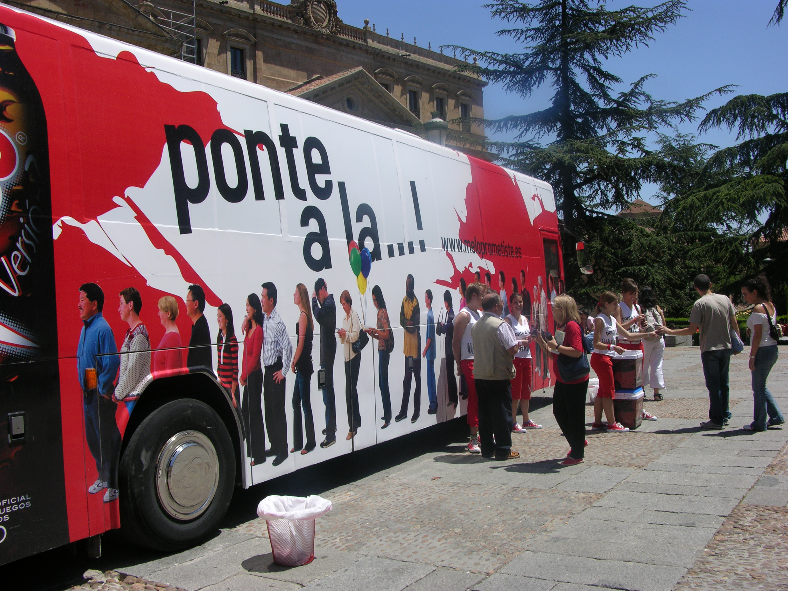 Vinilo en vehículo para la campaña me lo prometiste